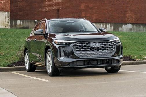 Mythos Black Metallic 2025 Audi Q5 Prestige TFSI quattro S tronic