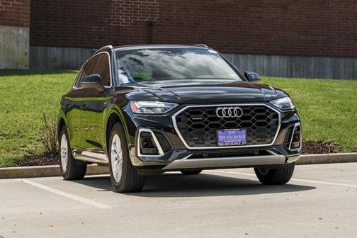 Mythos Black Metallic 2023 Audi Q5 45 S line Premium