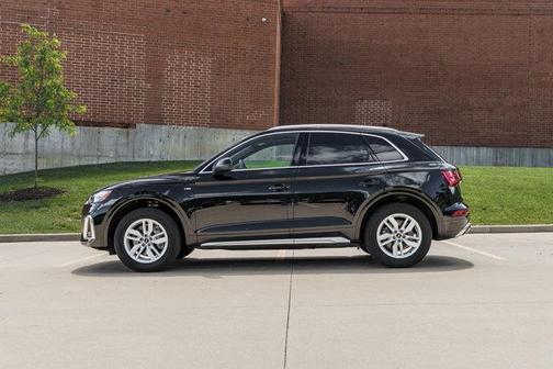 Mythos Black Metallic 2023 Audi Q5 45 S line Premium