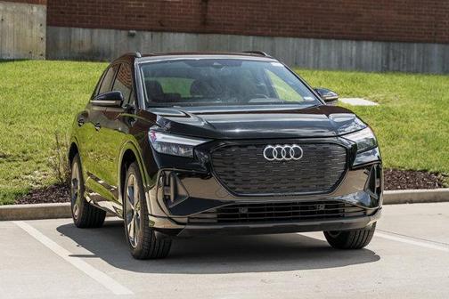 Mythos Black Metallic 2023 Audi Q4 e-tron Premium 50 quattro