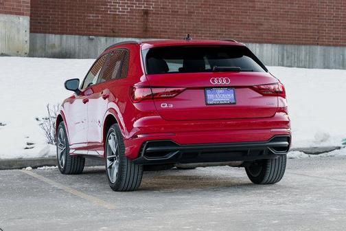 2022 Audi Q3 45 S line Premium
