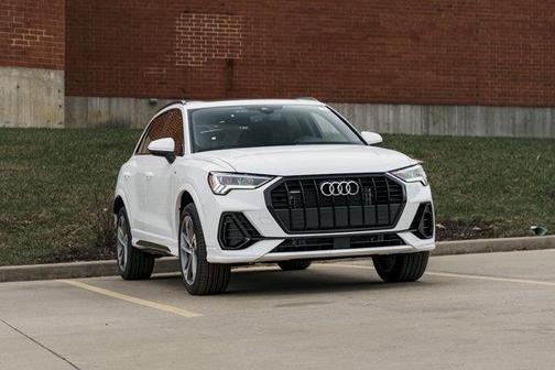 2025 Audi Q3 Premium 45 TFSI S line quattro Tiptronic