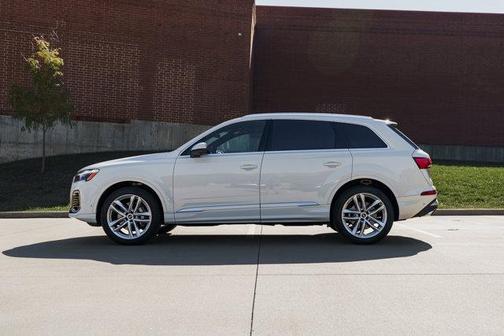 2025 Audi Q7 55 Premium Plus
