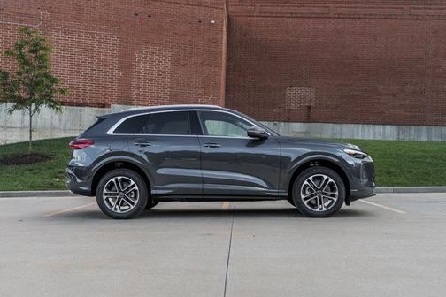Tambora Gray Metallic 2025 Audi Q5 Premium Plus TFSI quattro S tronic
