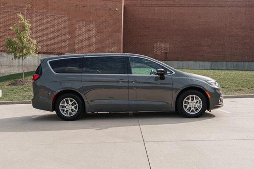 2025 Chrysler Pacifica L