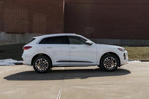 2025 Audi Q5 Premium TFSI quattro S tronic