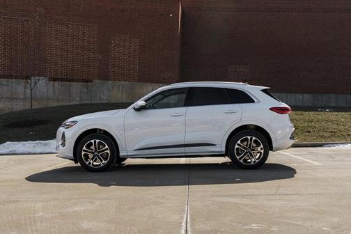 2025 Audi Q5 Premium TFSI quattro S tronic