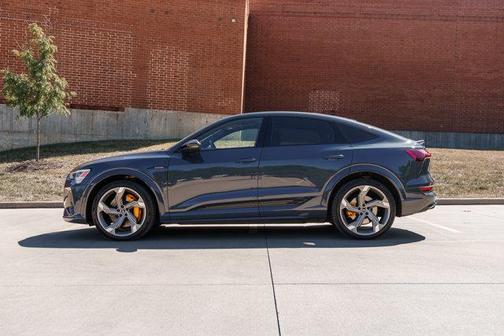 2022 Audi e-tron S Prestige