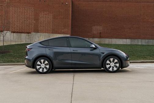 2022 Tesla Model Y Long Range Dual Motor All-Wheel Drive