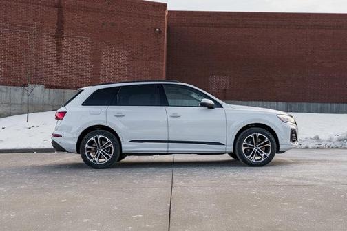 2025 Audi Q7 45 Premium