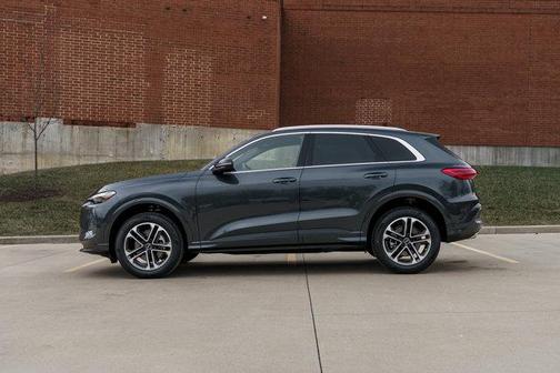 2025 Audi Q5 Premium TFSI quattro S tronic