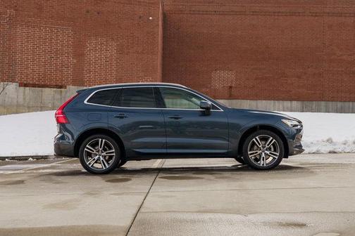 2021 Volvo XC60 T5 Momentum