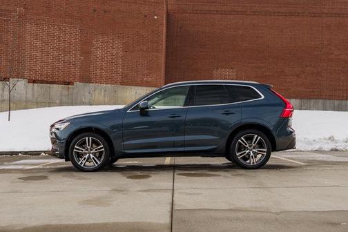 2021 Volvo XC60 T5 Momentum