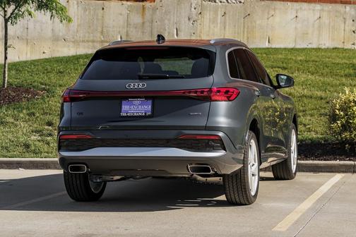Tambora Gray Metallic 2026 Audi Q5 Premium Plus TFSI quattro S tronic