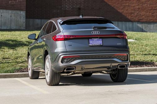 Tambora Gray Metallic 2025 Audi Q5 Premium Plus TFSI quattro S tronic