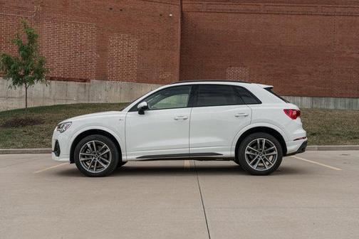 2025 Audi Q3 Premium 45 TFSI S line quattro Tiptronic