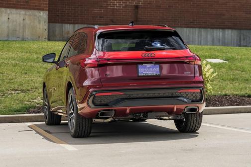 Grenadine Red Metallic 2026 Audi Q5 Prestige TFSI quattro S tronic