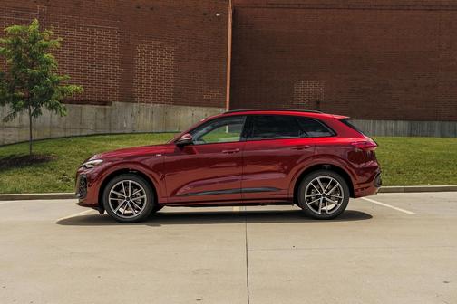 Grenadine Red Metallic 2026 Audi Q5 Prestige TFSI quattro S tronic