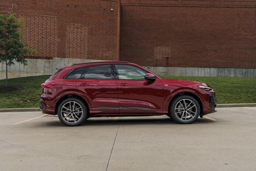 Grenadine Red Metallic 2026 Audi Q5 Prestige TFSI quattro S tronic
