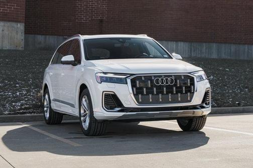 2025 Audi Q7 55 Premium Plus