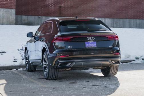 2022 Audi Q8 55 Premium Plus