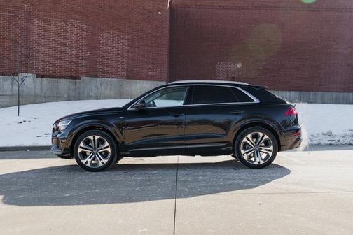 2022 Audi Q8 55 Premium Plus