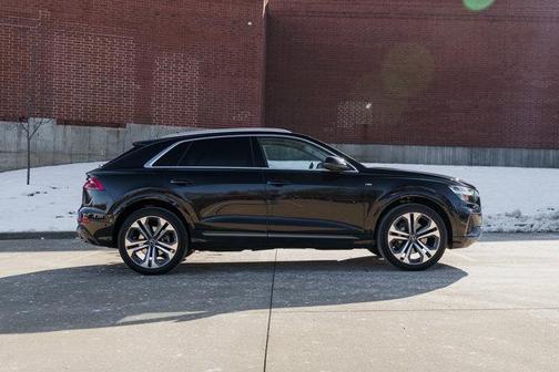 2022 Audi Q8 55 Premium Plus