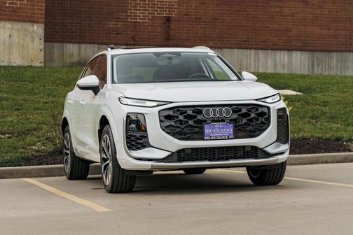 Glacier White Metallic 2026 Audi Q3 TFSI quattro S tronic
