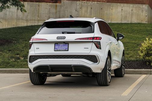 Glacier White Metallic 2026 Audi Q3 TFSI quattro S tronic