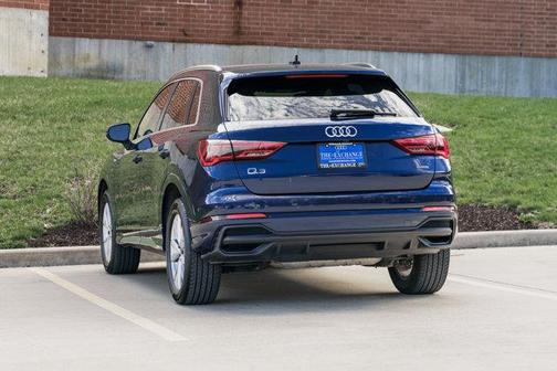 Navarra Blue Metallic 2024 Audi Q3 Premium 45 TFSI S line quattro Tiptronic