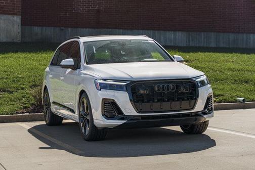 2025 Audi Q7 55 Premium Plus