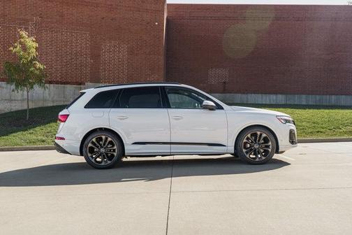 2025 Audi Q7 55 Premium Plus