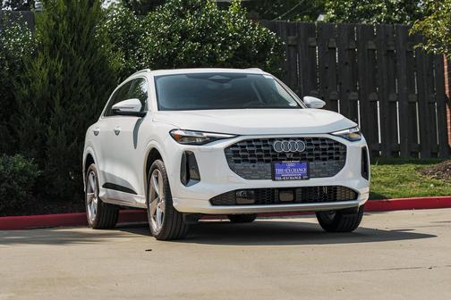Glacier White Metallic 2025 Audi Q5 Premium Plus TFSI quattro S tronic