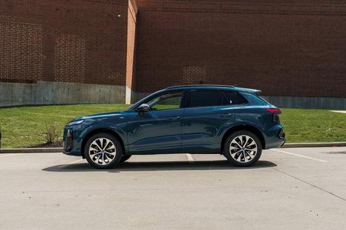 Malpelo Blue Metallic 2026 Audi Q3 TFSI quattro S tronic