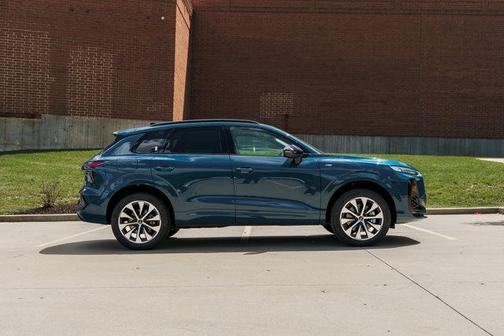 Malpelo Blue Metallic 2026 Audi Q3 TFSI quattro S tronic