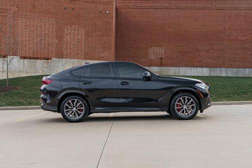2021 BMW X6 M50i