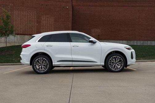 2025 Audi Q5 Premium Plus