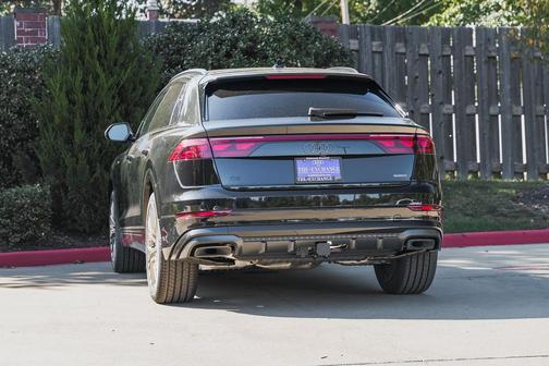 Mythos Black Metallic 2027 Audi Q8 55 Prestige