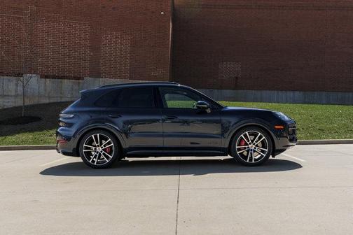 2025 Porsche Cayenne GTS