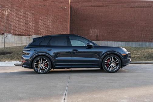 2025 Porsche Cayenne GTS