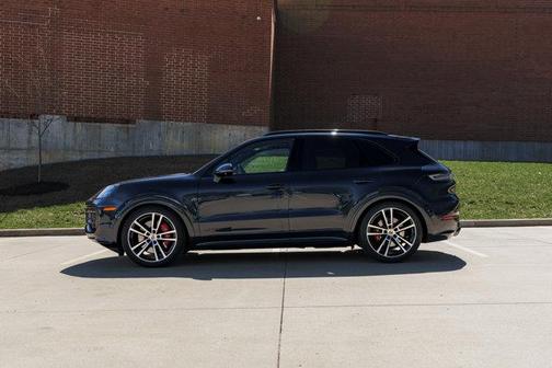 2025 Porsche Cayenne GTS