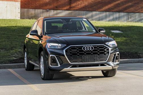 Mythos Black Metallic 2023 Audi Q5 45 S line Premium