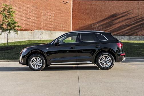 Mythos Black Metallic 2023 Audi Q5 45 S line Premium