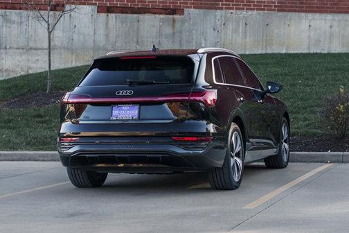 2024 Audi Q8 e-tron Premium Plus