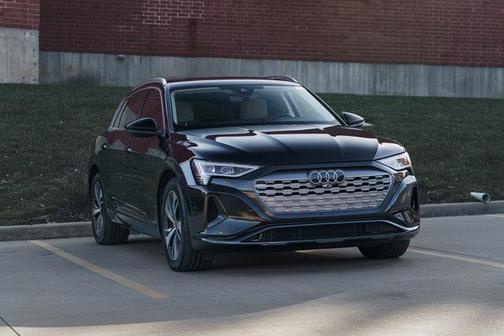 2024 Audi Q8 e-tron Premium Plus