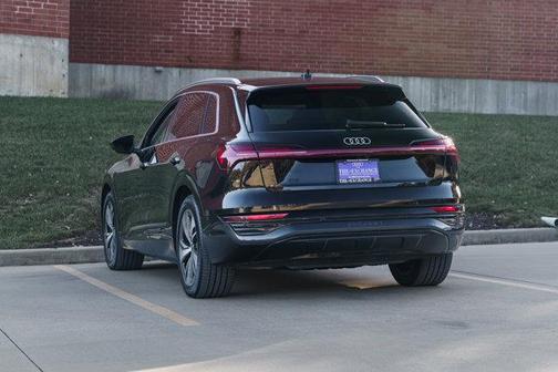 2024 Audi Q8 e-tron Premium Plus