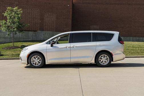 Silver Mist Clearcoat 2024 Chrysler Pacifica Touring L