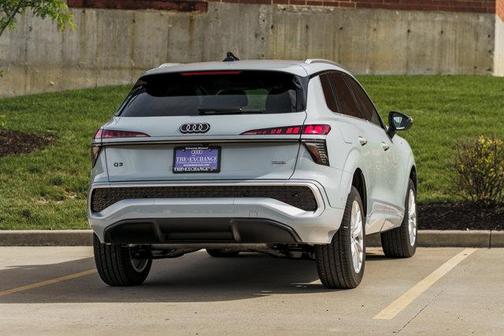 Arrow Gray Pearl Effect 2026 Audi Q3 TFSI quattro S tronic