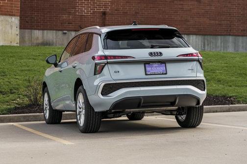 Arrow Gray Pearl Effect 2026 Audi Q3 TFSI quattro S tronic