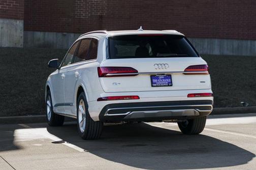2023 Audi Q7 45 Premium Plus